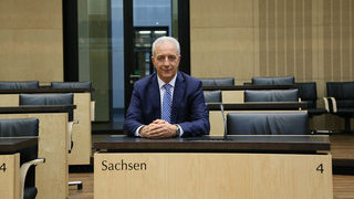 Foto: Stanislaw Tillich im Plenarsaal Foto: Stanislaw Tillich im Plenarsaal