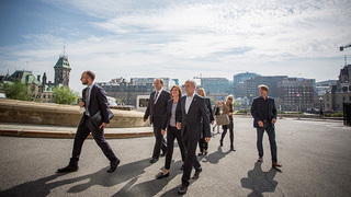 Foto: Malu Dreyer mit ihrer Delegation bei ihrer Ankunft in Ottawa