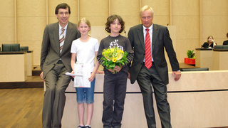 Gruppenbild im Plenarsaal des Bundesrates 