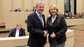 Foto: Jens Böhrnsen (l.) und Hannelore Kraft im Plenarsaal des Bundesrates