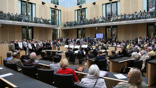 Foto: Programm im Plenarsaal