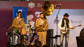 Foto: Musikband im Zelt