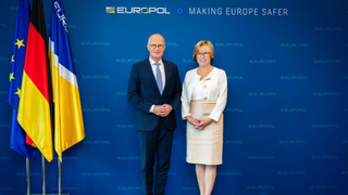 Foto: Bundesratspräsident Tschentscher und die Direktorin von Europol, Catherine De Bolle.