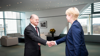 Foto: Olaf Scholz und Manuela Schwesig im Bundeskanzleramt