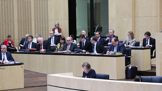 Foto: Regierungsbank im Plenum