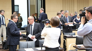 Foto: Mitglieder vor Beginn der Sitzung