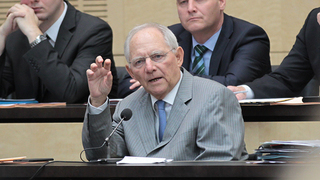 Foto: Wolfgang Schäuble spricht im Plenum