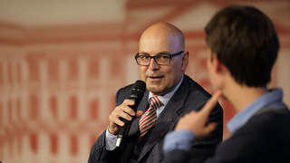 Foto: Torsten Albig während der Diskussion im Bundesratszelt