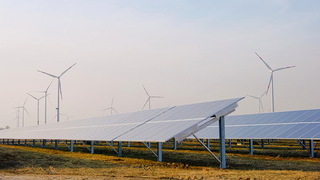 Foto: Wind- und Solarkraftanlagen