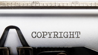 Foto: Schreibmaschine mit dem geschriebenen Wort Copyright