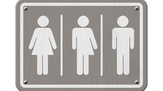 Foto: Schild mit Zeichnung Frau Mann Transgender