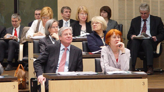 Foto: Blick auf die Länderbank Bremens Plenarsaal des Bundesrates Foto: Blick auf die Länderbank Bremens Plenarsaal des Bundesrates