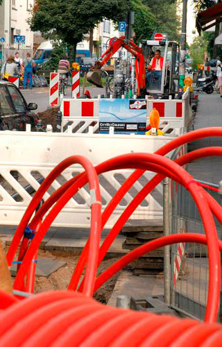 Foto: Verlegung von Kabeln in einer Stadt Foto: Verlegung von Kabeln in einer Stadt