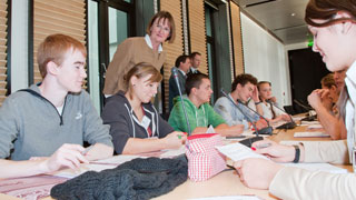 Foto: Schüler in einer Sitzung Foto: Schüler in einer Sitzung