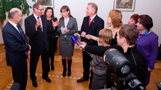Platzeck und Kolat im Pressetermin Platzeck und Kolat im Pressetermin