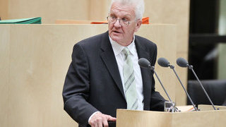 Foto: Winfried Kretschmann am Rednerpult Foto: Winfried Kretschmann am Rednerpult