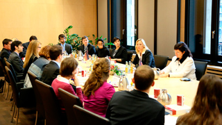 Dr. Rettler im Gespräch mit den Bosch-Fellows Dr. Rettler im Gespräch mit den Bosch-Fellows