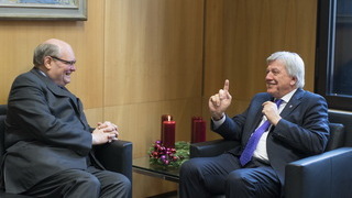 Foto: Bouffier und D'Hoop im Gespräch Foto: Bouffier und D'Hoop im Gespräch