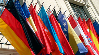 Foto: Europafahne und Fahnen von EU-Mitgliedsländern
