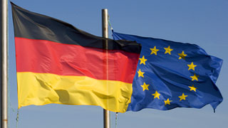 Foto: Flaggen Deutschlands und der EU