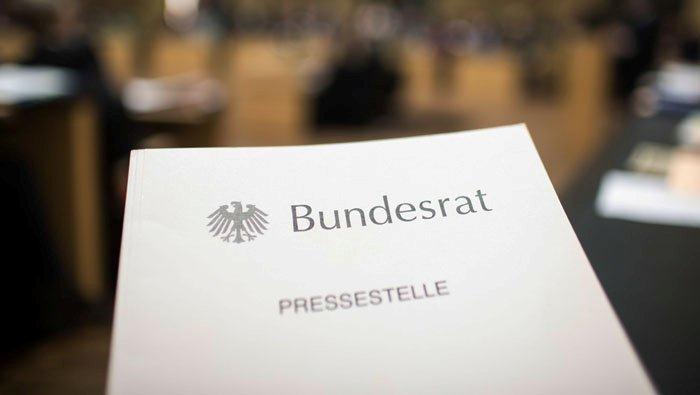 Mappe mit Aufschrift Bundesrat Pressestelle