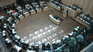 Blick in den Plenarsaal von oben