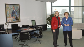 Foto: Hannelore Kraft und Angela Merkel im Büro der Bundeskanzlerin