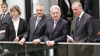 Gruppenfoto auf der Besuchertribüne