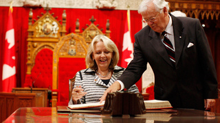 Foto: Bundesratspräsidentin Hannelore Kraft mit dem kanadischen Senatspräsidenten Noël A. Kinsella 
