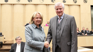 Foto: Hannelore Kraft und Horst Seehofer im Plenarsaal des Bundesrates