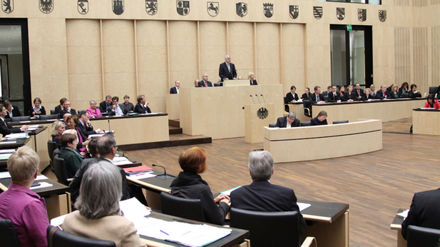 Foto: Blick auf das Präsidium während der Rede von Horst Seehofer