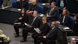 Foto: v.l.n.r. 1. Reihe: Malu Dreyer, Joachim Gauck, Angela Merkel, Andreas Voßkuhle