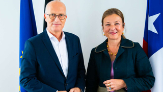 Foto: Bundesratspräsident Peter Tschentscher und die Botschafterin Irmgard Maria Fellner