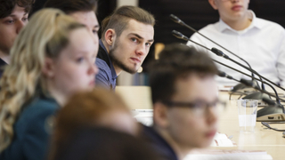 Foto: Beratungen in einem Ausschusssaal