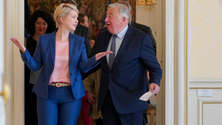 Foto: Bundesratspräsidentin Manuela Schwesig und der Präsident des Senats der Französischen Republik Gérard Larcher im Gespräch