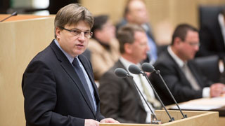 Foto: Staatsminister Prof. Dr. Bausback während seiner Rede zur Dopingbekämpfung