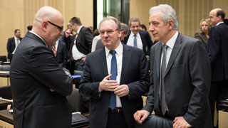 Foto: Torsten Albig, Dr. Reiner Haseloff und Stanislaw Tillich (v.l.n.r.) vor Beginn der Plenarsitzung 