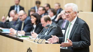 Foto: Ministerpräsident Kretschmann (Baden-Württemberg) am Rednerpult des Bundesrates