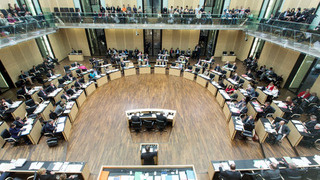 Foto: Blick in den Plenarsaal von oben