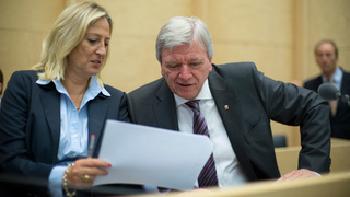 Foto: v.l.n.r. Dr. Ute Rettler und Volker Bouffier