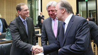 Foto: v.l.n.r. Michael Müller, Volker Bouffier und Reiner Haseloff