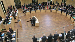 Foto: Blick in den Plenarsaal von oben