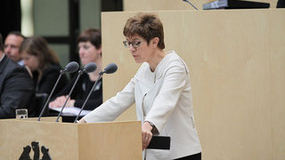 Foto: Saarländische Ministerpräsidentin Kramp-Karrenbauer