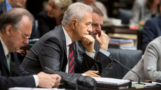 Foto: Ministerpräsident Tillich in der Länderbank