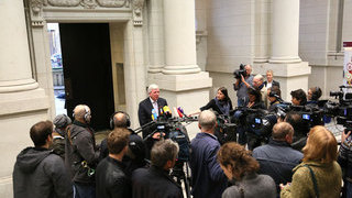 Foto: Volker Bouffier vor der Presse