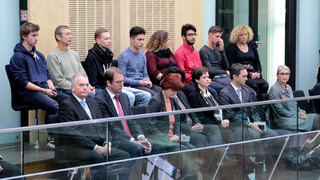 Foto: Der österreichische Bundesratspräsident Gottfried Kneifel (1. Reihe links) auf der Besuchertribüne