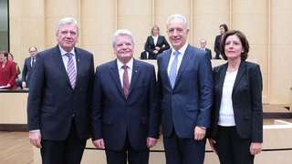 Foto: v.l.n.r. Volker Bouffier, Joachim Gauck, Stanislaw Tillich, Malu Dreyer