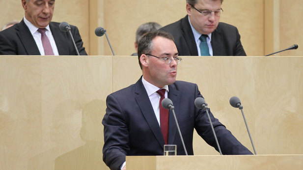 Foto: Minister Peter Friedrich (Baden-Württemberg) bei seiner Rede