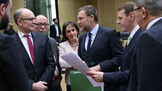 Foto: Mitglieder des Bundesrates im Gespräch