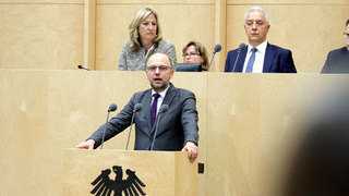 Foto: Senator Till Steffen (Hamburg) am Rednerpult